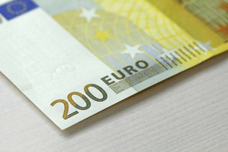 Aumento di 200 euro per gli stipendi