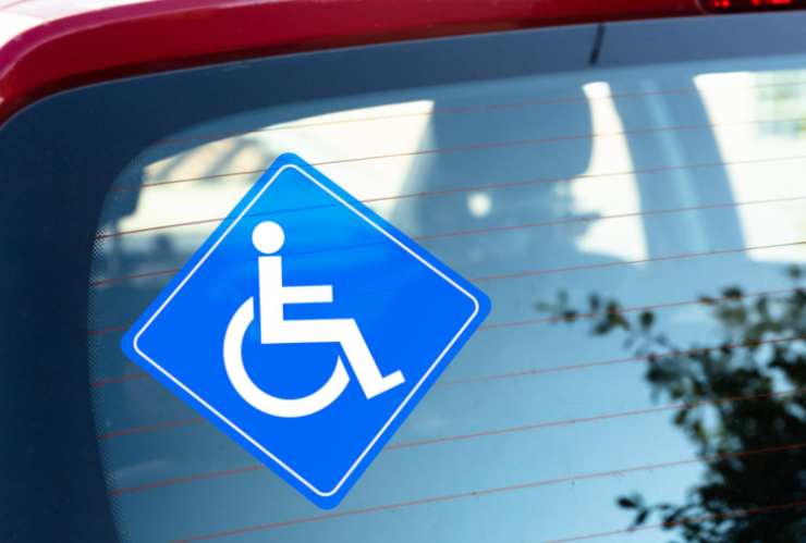 adesivo disabile auto