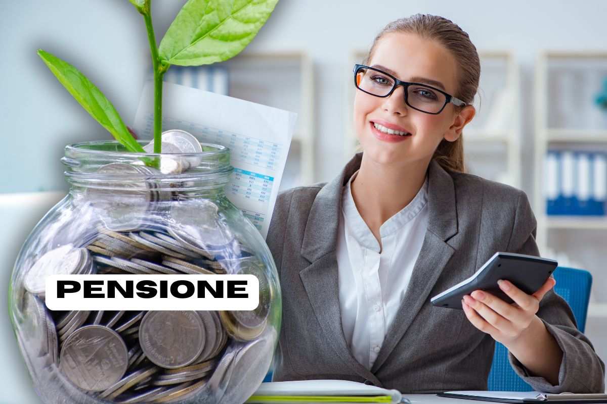 impiegata e barattolo con soldi pensioni