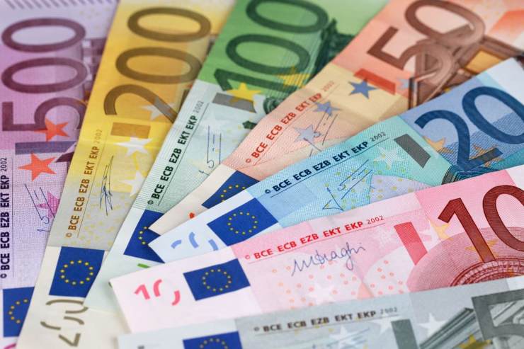 banconote euro sparse