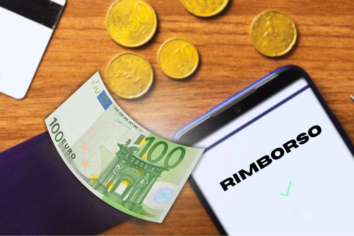 scritta rimborso cellulare e banconota e monete euro su scrivania