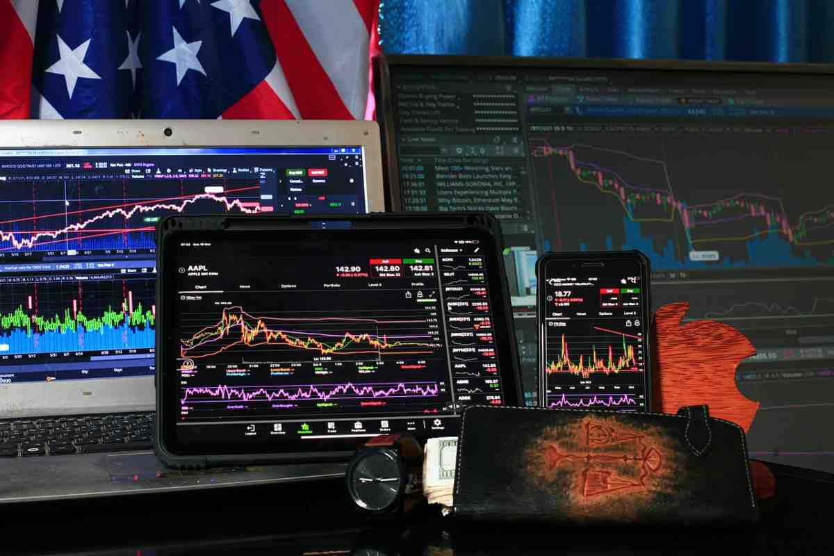 Monitor con grafici di Borsa