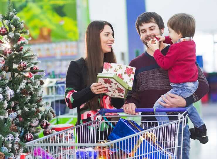 Famiglia che fa la spesa