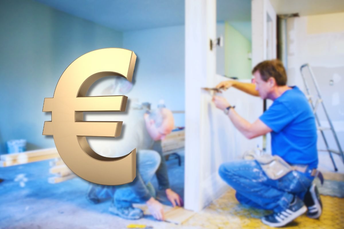 simbolo euro e casa in ristrutturazione da superbonus 100