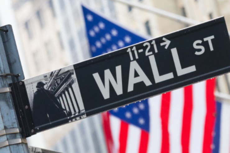 Insegna Wall Street su bandiera americana