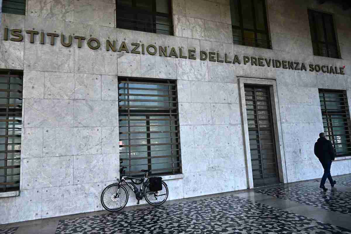 La sede Inps in piazza della Vitoria, Genova 01 marzo 2023. ANSA/LUCA ZENNARO