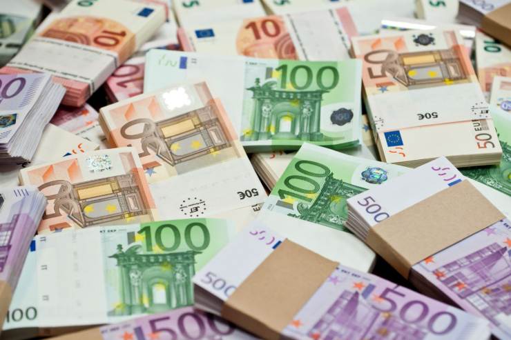 banconote euro sparse