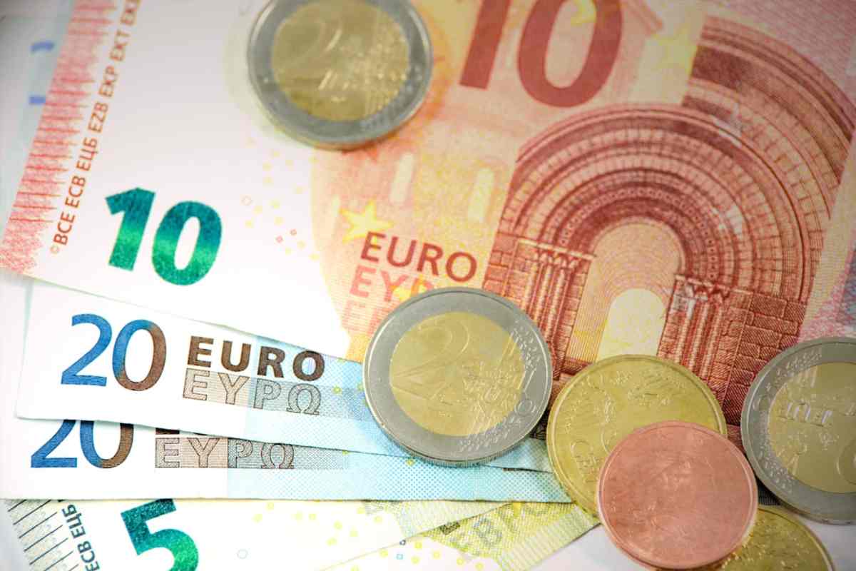 Banconote da 10 e 20 euro e monete