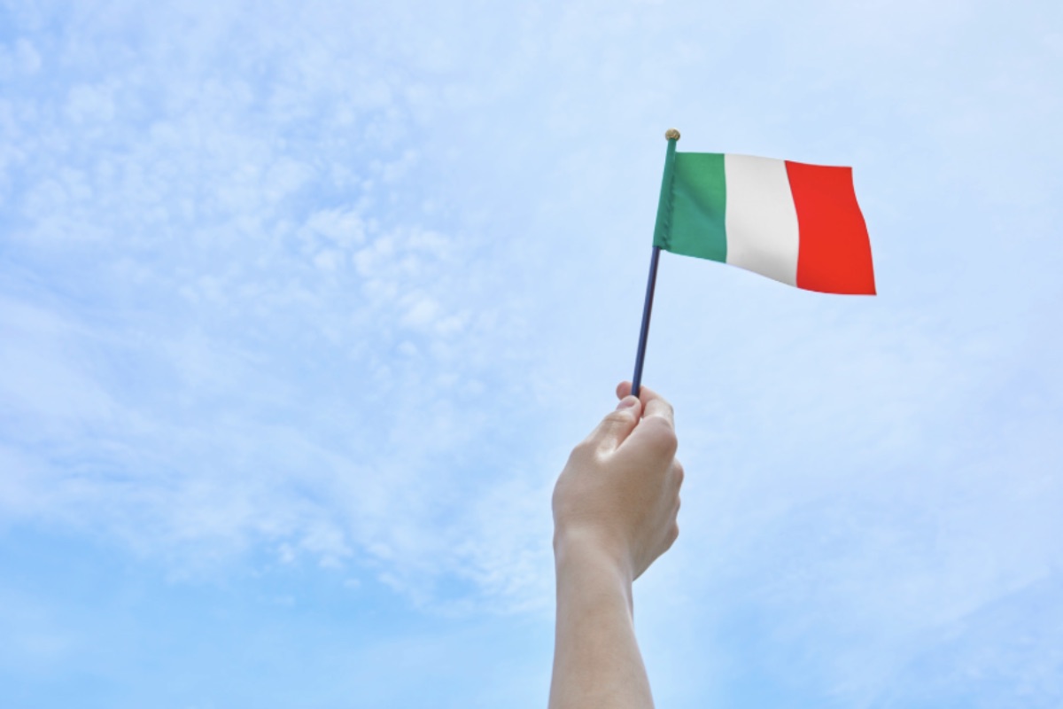 Bandiera italiana che sventola