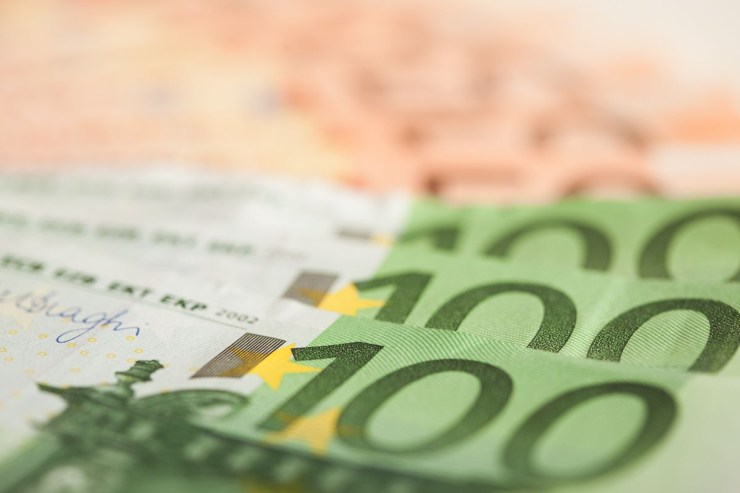 banconote euro soldi extra per dipendenti