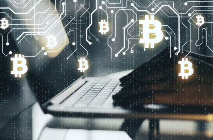 Trader criptovalute al computer