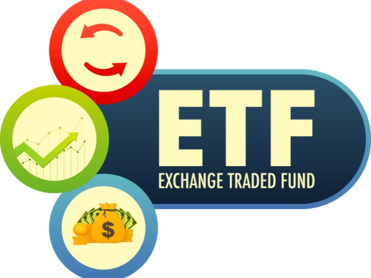 scritta ETF con accanto cerchi con simboli dentro, di grafici e soldi