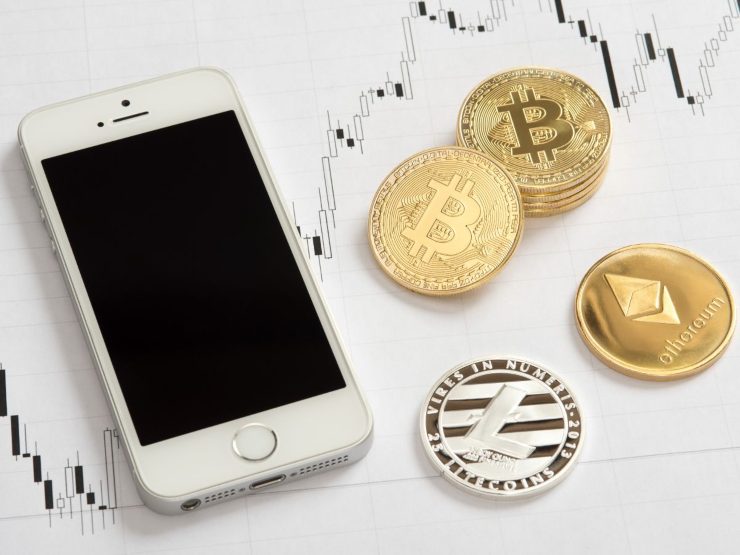 smartphone con criptovalute diverse