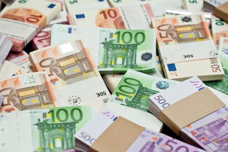 banconote euro sparse