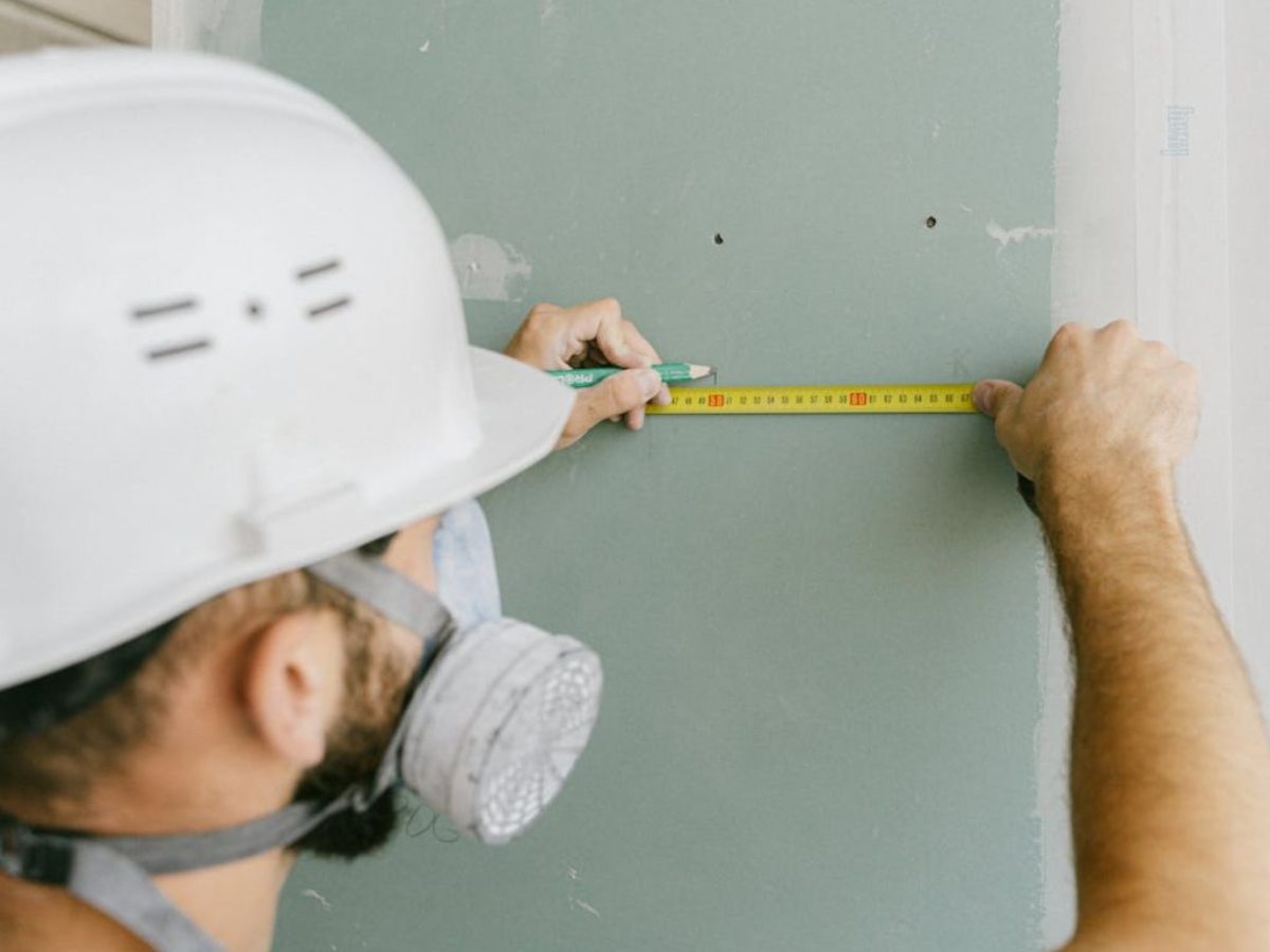 operaio al lavoro